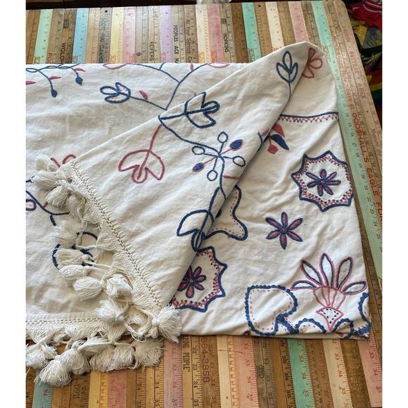 Vtg 50s Traditional Crewel Work Hand Embroidered Floral Tassels Bedspread 81x92 - Picture 4 of 16